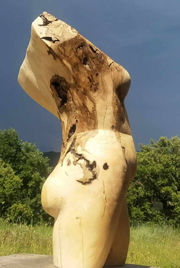 sculpture en bois de frêne